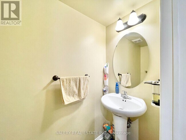 Photo - 2788 Eglinton Ave E