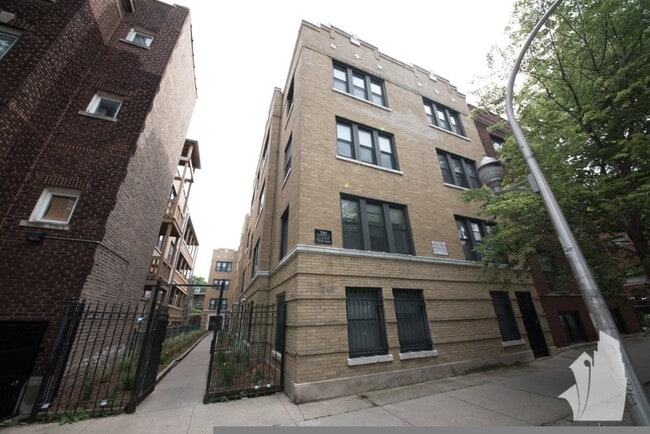 Photo - 836 W Newport Ave Apartments Unit 837 w cornellia 1N