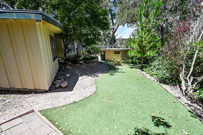 Building Photo - Dolores Street Triplex Unit C