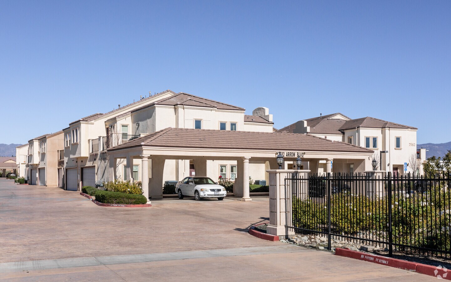 Photo - 17582 Arrow Blvd Townhomes