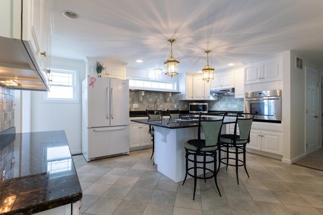 2 Groveland St