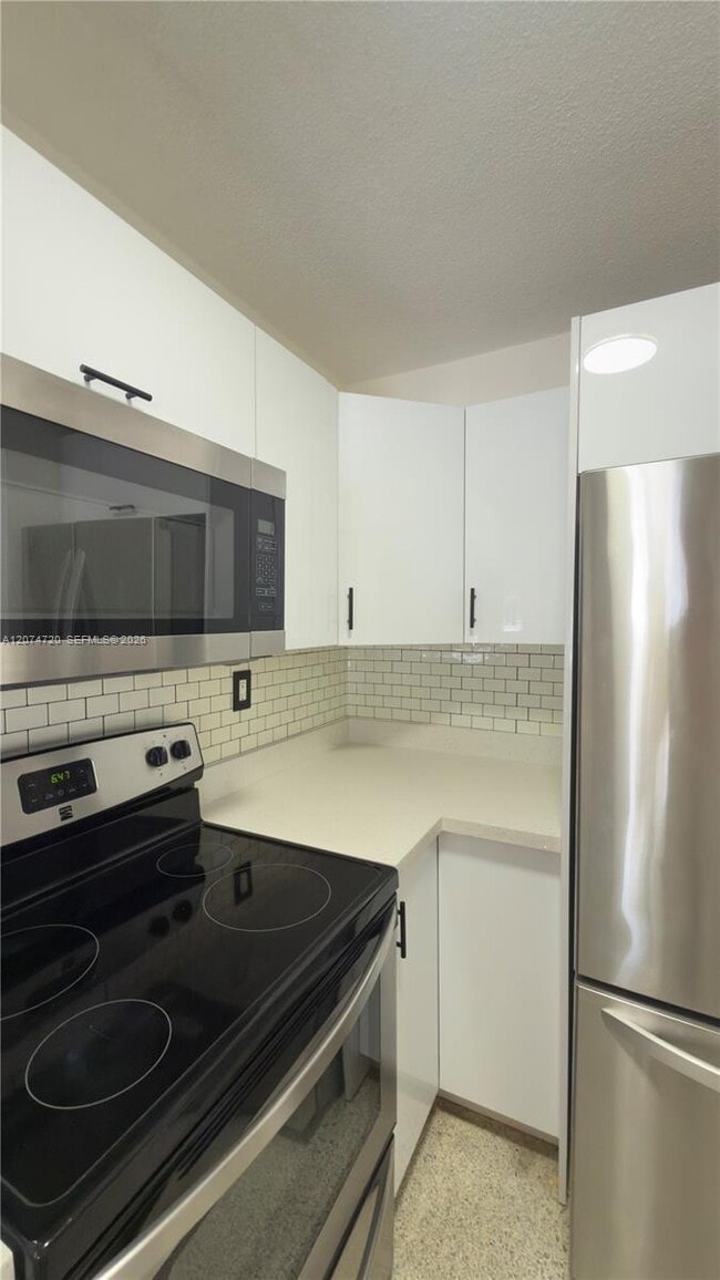 Photo - 755 SW 6th St Unit 6