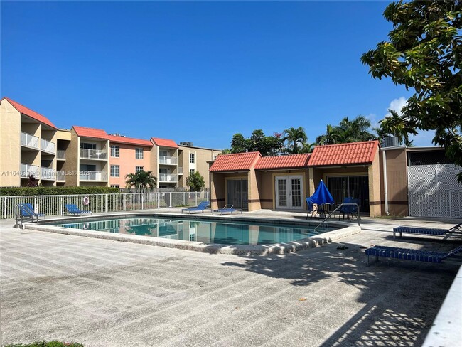 Photo - 4800 NW 79th Ave Condominio Unidad 307