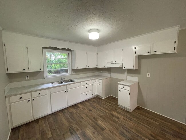 Photo - Freshly painted 2 bedroom 1 bath house- Pet Friendly!