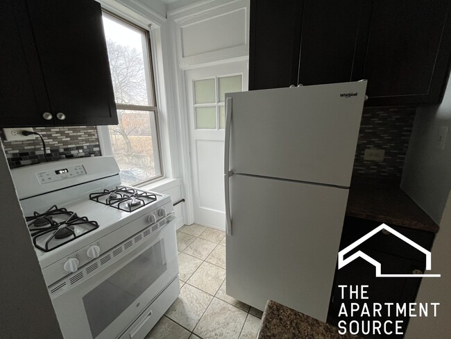 Building Photo - 1367 W Estes Ave Unit 1M