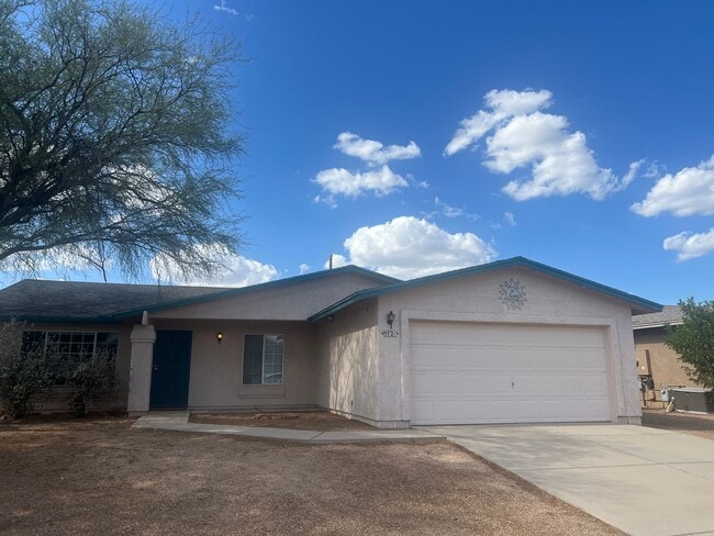 NICE 3 BEDROOM IN RITA RANCH WITH GREAT FL... - NICE 3 BEDROOM IN RITA RANCH WITH GREAT FL... House
