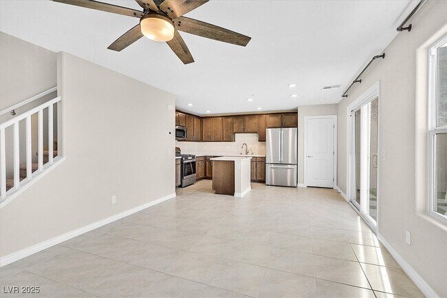 Photo - 366 Rosefinch St