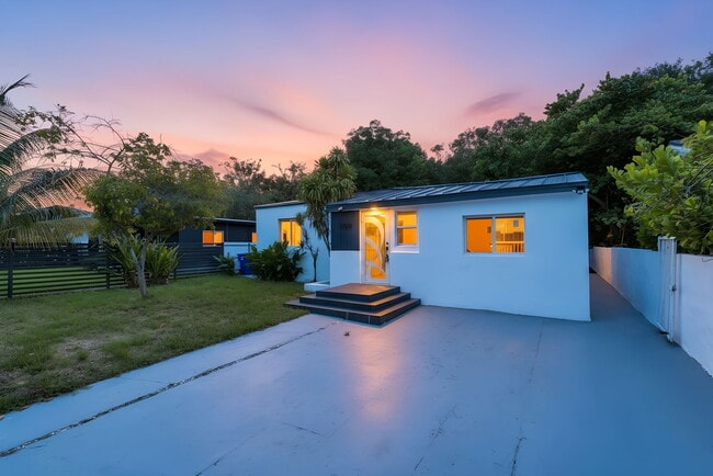 250 NW 45th St