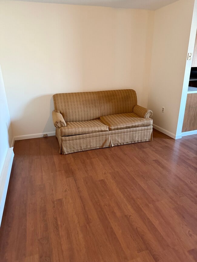 Living Area - 926 Washington Blvd Unit 2