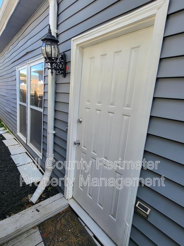 Photo - 2957 Hawk Ct SE