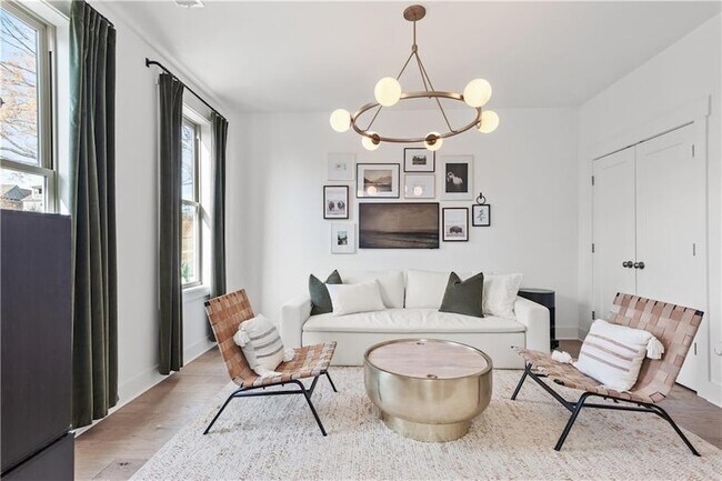 Photo - 1007 Croft Ln