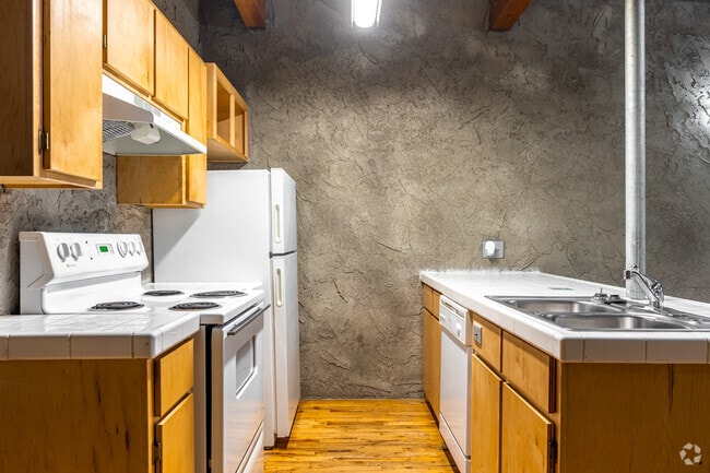 1BR, 1BA - 575SF - Kitchen
