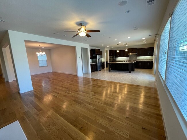 Photo - 2024 Newcastle Dr