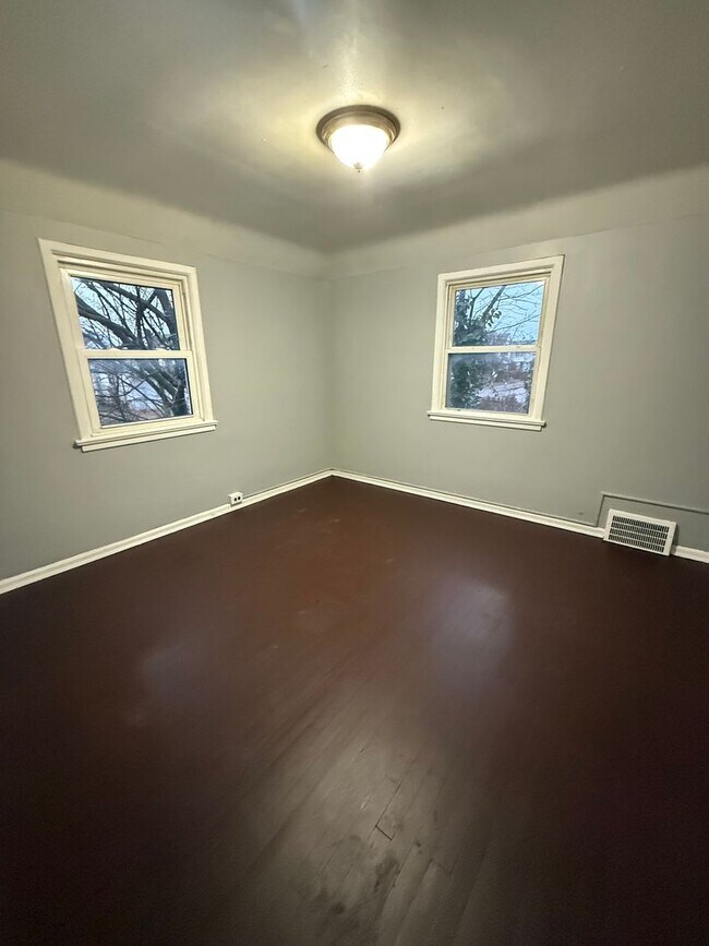 Photo - 3bd Single Lee/Harvard Vouchers Only