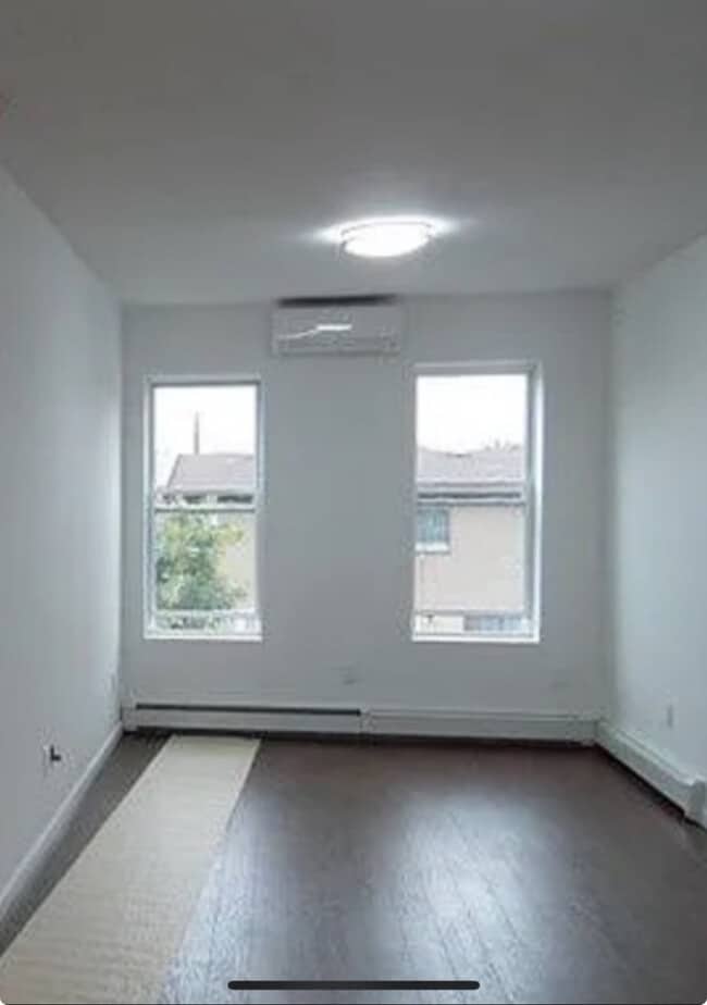 Building Photo - 455 Jerome St Unit #2B