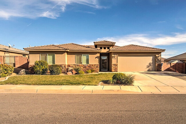 Building Photo - 3 bed 2 bath home with fully-fenced yard