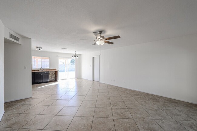 Photo - 8835 W Devonshire Ave