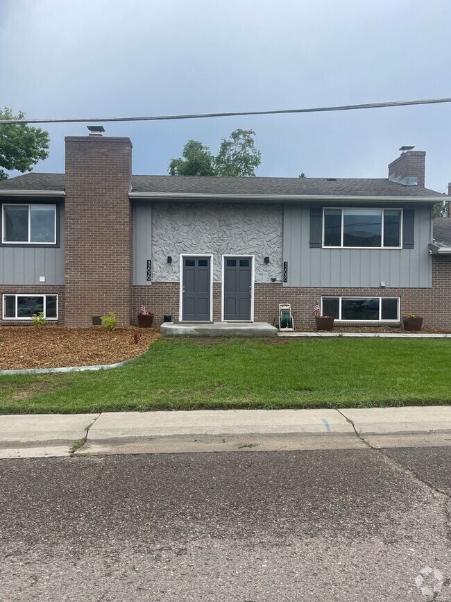 Building Photo - 1/2 Duplex in the very desirable West Arva... Rental