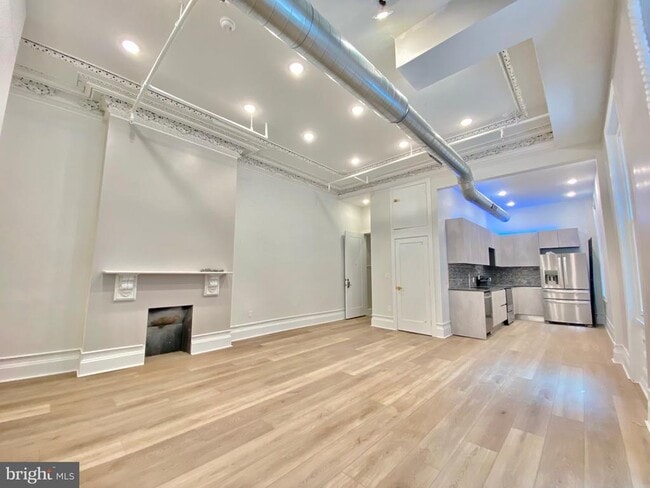 Building Photo - 1824 Chestnut St