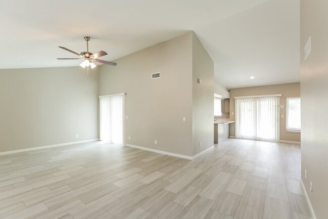 Photo - 1237 E Wickieup Ln