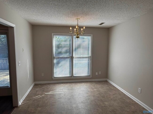 Photo - 213 Shadowbrook Ln NE