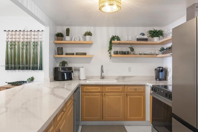 Photo - 2301 Collins Ave Unit 519