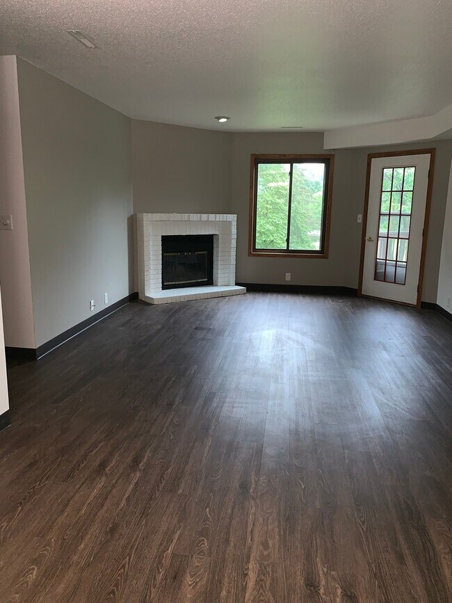 Photo - 2050 Holiday Rd Unit B4