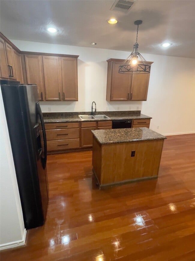 Photo - 1815 Lewis St