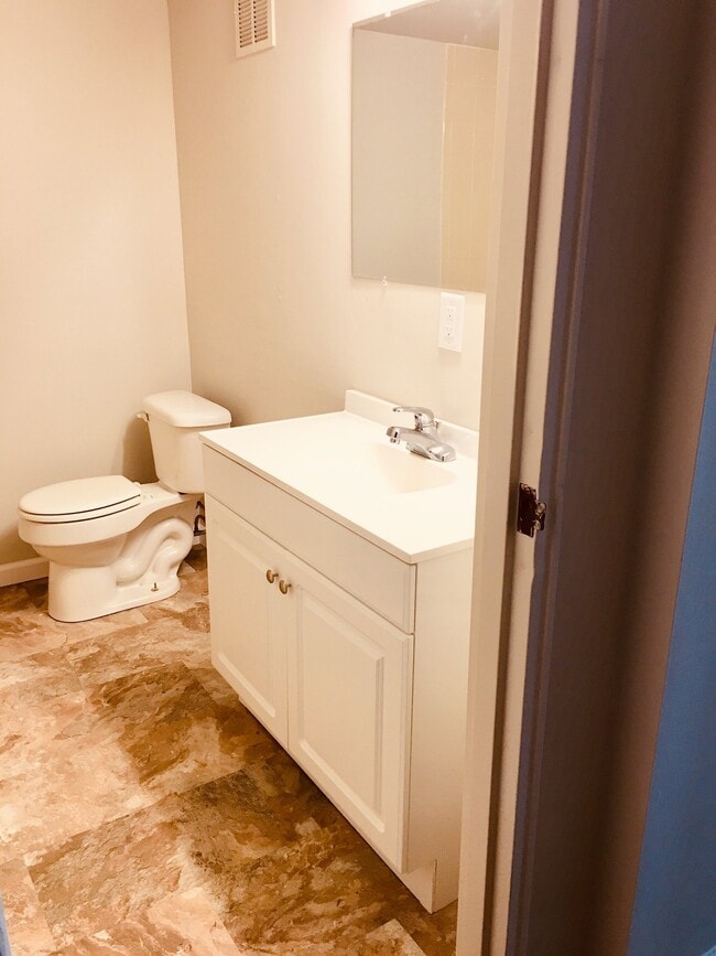 Photo - 810 N Forklanding Rd Unit 211