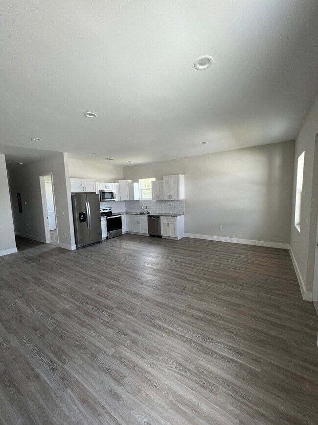 595 Geneva Ave