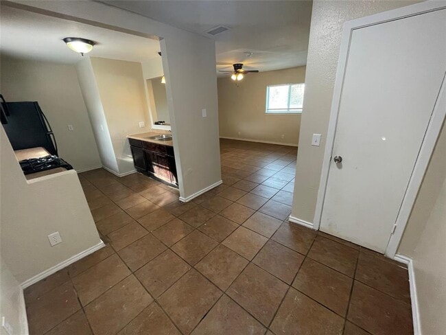 Photo - 6253 Manor Rd