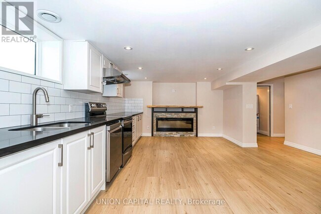 Photo - 40 Peveril Hill N