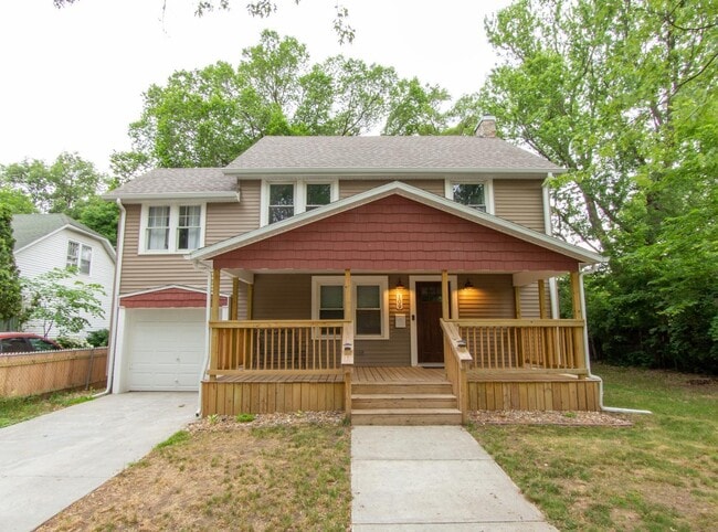 Building Photo - 109 S Russell Ave Rental