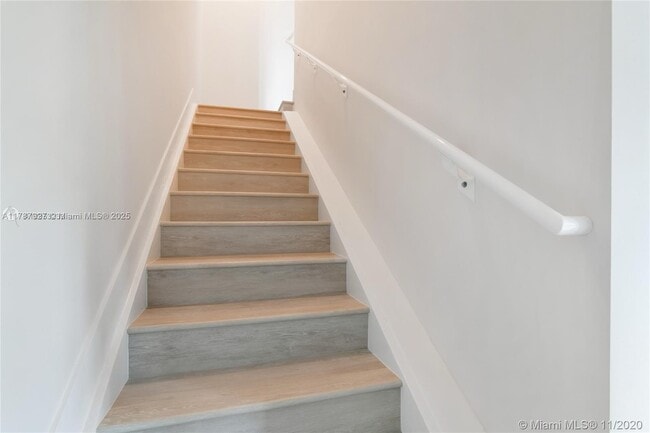 Photo - 2561 NE 193rd St