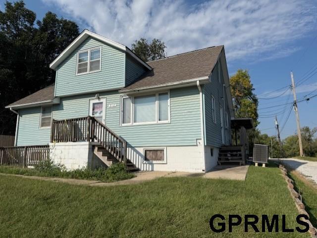 Building Photo - 316 S 15th St Unit Upper Rental