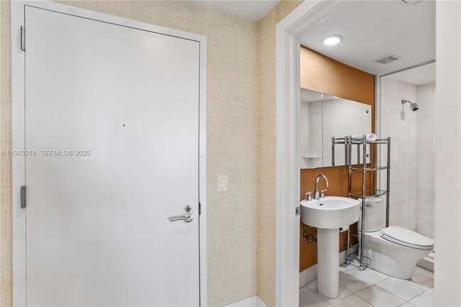 Photo - 2950 NE 188th St Unidad 404