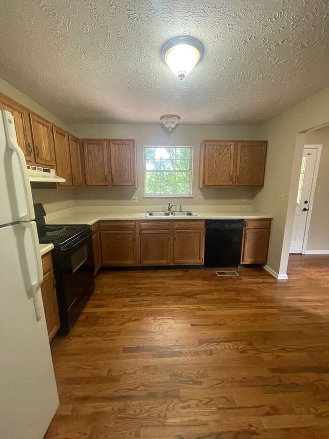Photo - 3 bed, 2 bath, 2 car garage ranch style home with fenced yard.