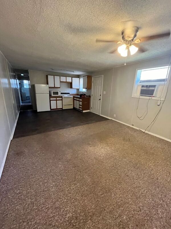 Photo - 835 Clark St