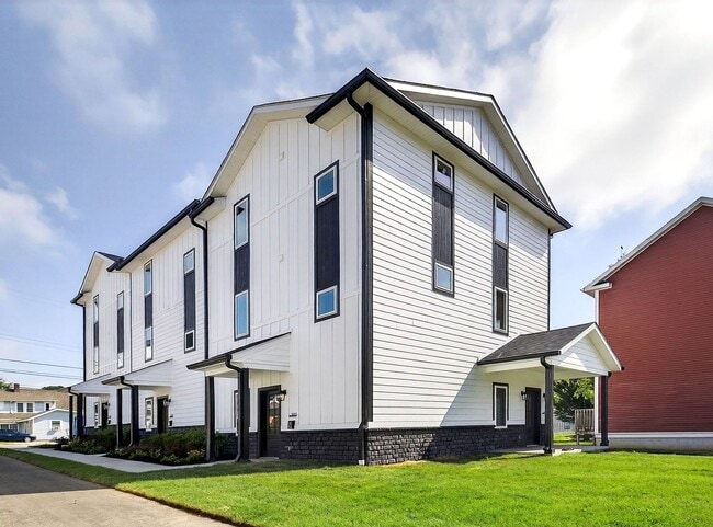 Photo - 422 E Cottage Grove Ave