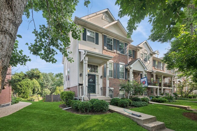 Building Photo - 2106 Rugen Rd