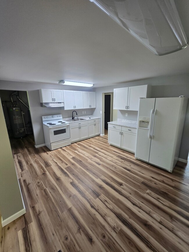 Photo - 5172 Saum St