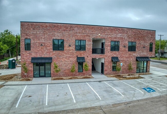Building Photo - 201 E 5th St Unit TBD202 Rental