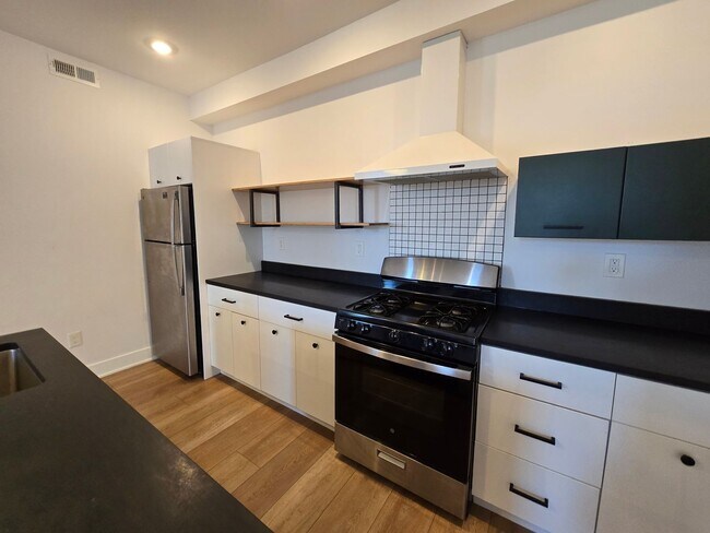 Photo - Modern Large 1 BED 1.5 BATH in Port Richmond! Unit 8
