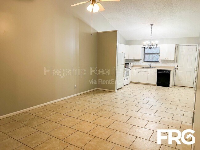 Photo - 205 Wyndham Cir