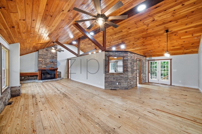 Photo - 72 Country Creek Rd