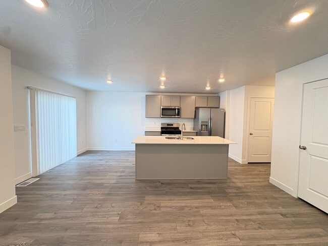 Photo - BRAND NEW & Pet Friendly