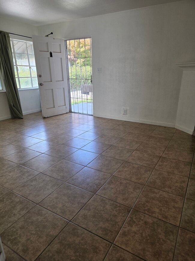 Photo - 545 W Hedges Ave Unit 545