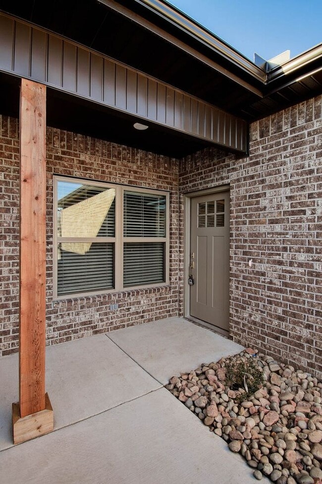 Photo - Big Creek Golf Course - 3 Bed 2 Bath Double Garage (Newer Construction)