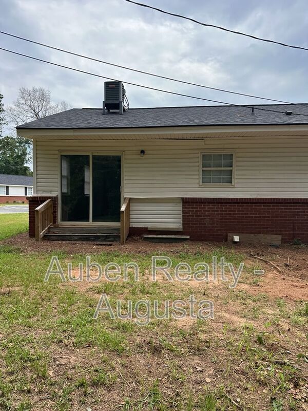 Photo - 453 Monetta St S E