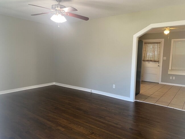 Photo - 402 McCarty St